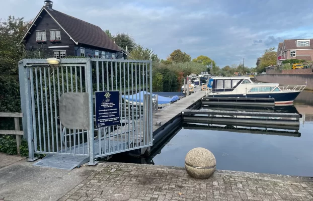 Club gebouw en steigers weer winterklaar!